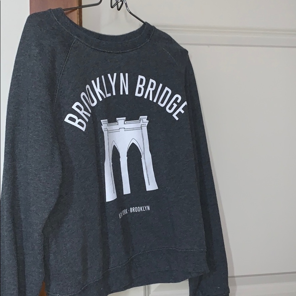 Grey Brooklyn Bridge Crew Neck sweatshirt